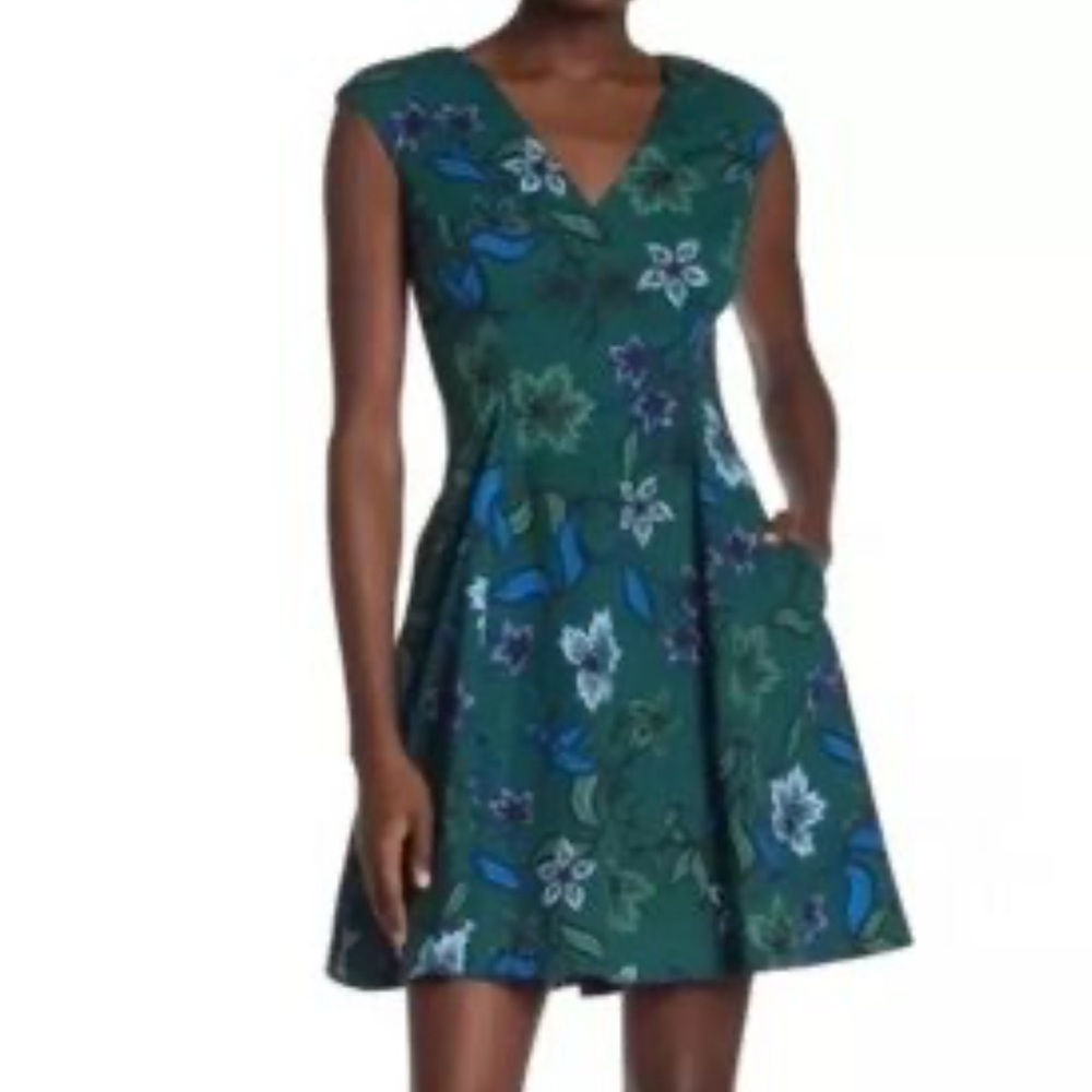 Vince Camuto Green V Neck Floral Fit and Flare Sleeveless Dress Size 8